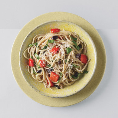 Linguine with Red Bell Peppers and Kalamata Olives