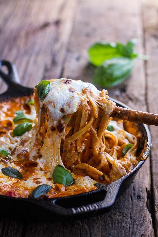 30-Minute Creamy Tomato Basil Pasta Bake