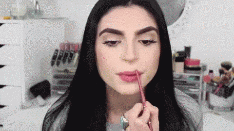 16 Tricks To Making Your Lips Look Full
