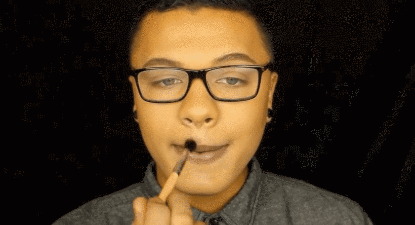 16 Tricks To Making Your Lips Look Full